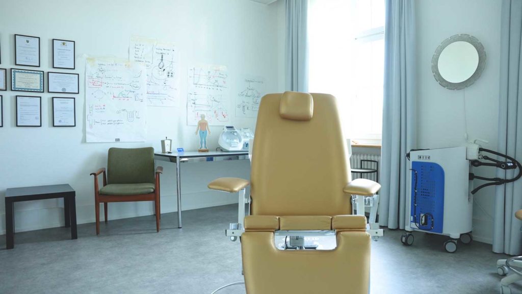 praxis dr hürtgen basel praxisräume behandlungszimmer prp therapie